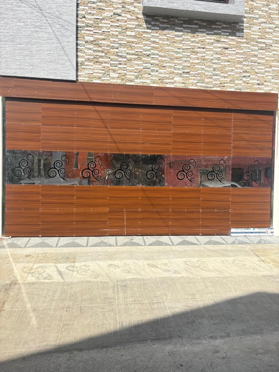 Minimalist SS Frame Gate with Accents #8